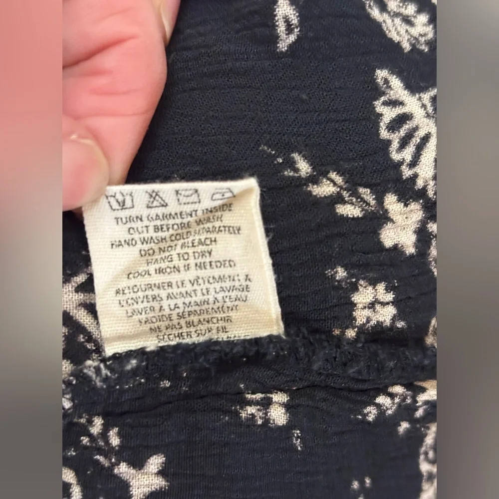 Billabong Navy and Cream Floral Shirt Size XS‎